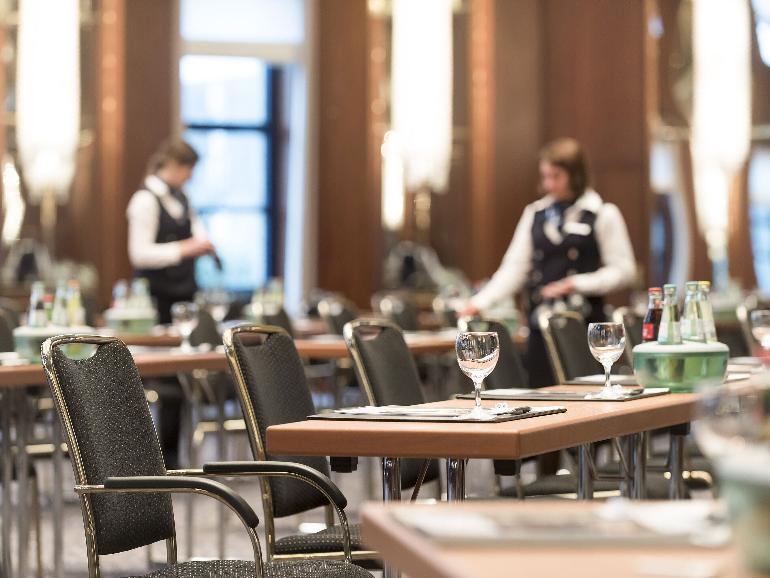 alle Beethoven à l'Hôtel Maritim Bonn, préparée pour conférences avec boissons et personnel de service professionnel.
